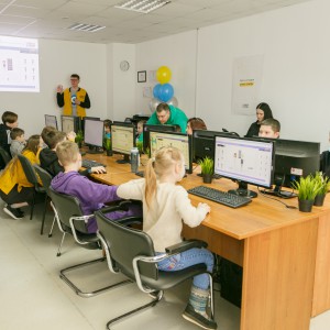 Новый класс в развлекательном центре города Томска! Скоро открытие! - Школа программирования для детей, компьютерные курсы для школьников, начинающих и подростков - KIBERone г. Лангепас